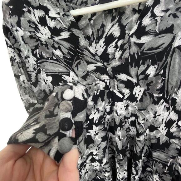 Roaman's Women's Plus Size 12W Black Floral V-Neck Blouse Long Sleeve - Picture 3 of 4